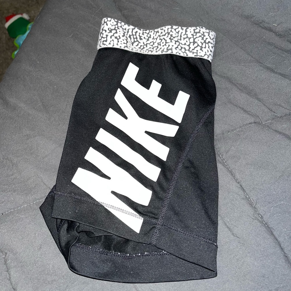 Nike pros size small
